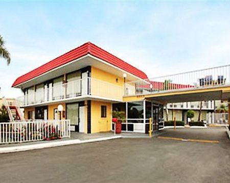 Express Inn & Suites Clearwater Pinellas Park Exterior foto