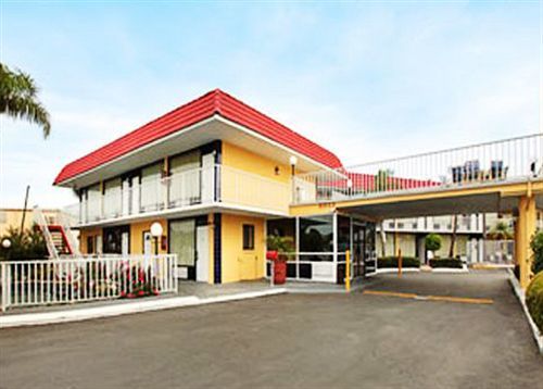 Express Inn & Suites Clearwater Pinellas Park Exterior foto