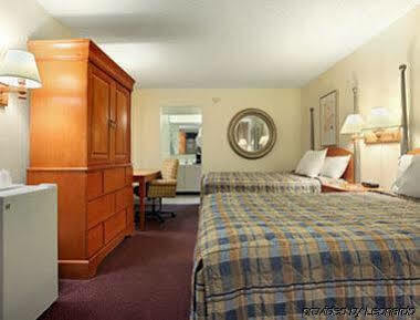 Express Inn & Suites Clearwater Pinellas Park Exterior foto
